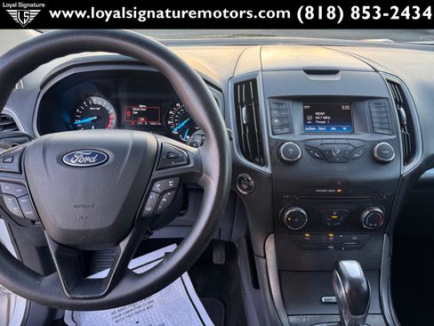 Used 2018 Ford Edge SE image 17