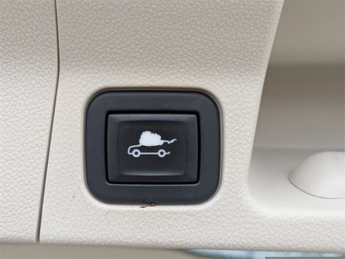 Used 2021 GMC Acadia Denali w/ Denali Technology Package image 13