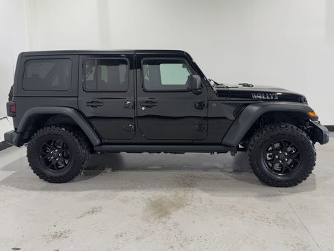 Used 2025 Jeep Wrangler Unlimited Sport AWD/4WD image 17
