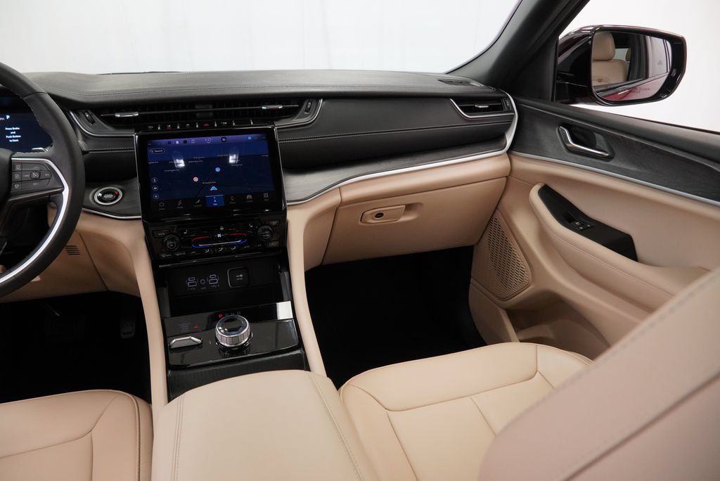 Certified 2025 Jeep Grand Cherokee Limited AWD/4WD image 19