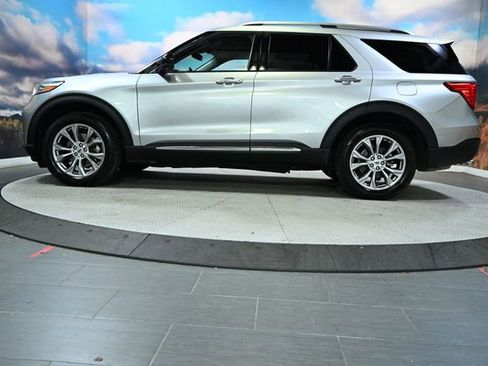 Used 2022 Ford Explorer Limited image 4