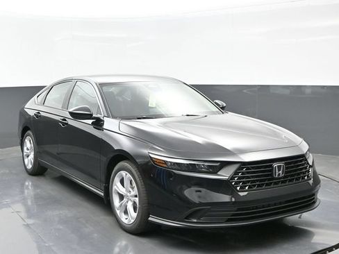 Certified 2025 Honda Accord LX image 8