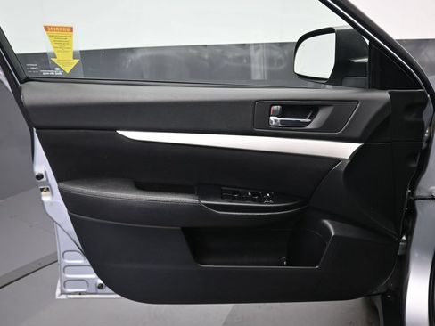 Used 2012 Subaru Outback 2.5i AWD/4WD image 9