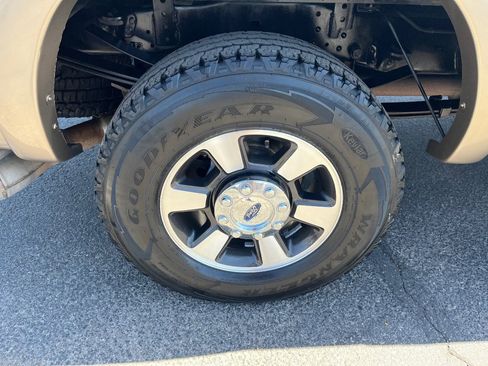 Used 2012 Ford F250 Lariat w/ Lariat Interior Pkg AWD/4WD image 44