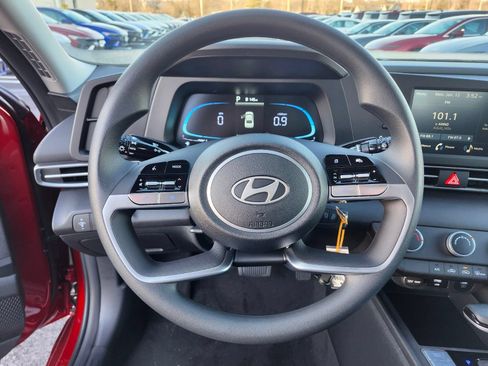 New 2026 Hyundai Elantra SE FWD image 25