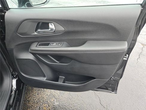 New 2026 Chrysler Pacifica Select image 6