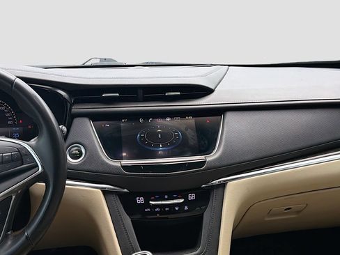 Used 2018 Cadillac XT5 FWD image 27