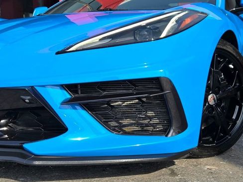 Used 2022 Chevrolet Corvette Stingray w/ Engine Appearance Package image 3