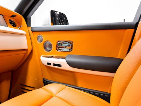 Used 2022 Rolls-Royce Phantom Sedan w/ The Phantom Package RWD image 17