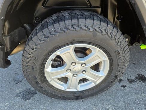 Used 2019 Jeep Wrangler Unlimited Sport S image 25