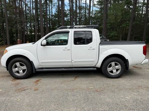 Used 2006 Nissan Frontier LE w/ (X01) Leather Pkg AWD/4WD image 1