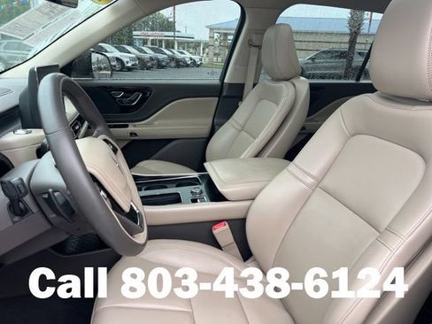 Used 2023 Lincoln Aviator 2WD w/ Premium Package image 7