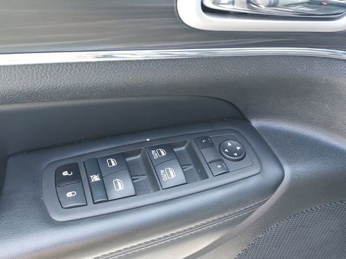 Used 2022 Jeep Grand Cherokee Limited AWD/4WD image 12