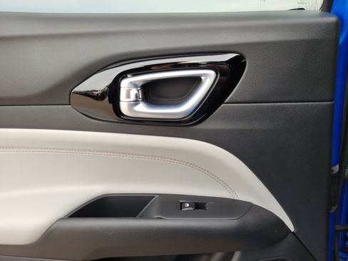 Used 2023 Jeep Compass Limited image 13