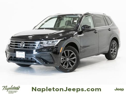 Used 2023 Volkswagen Tiguan SE w/ Panoramic Sunroof Package FWD image 1