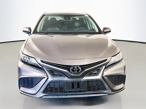 Used 2022 Toyota Camry SE FWD image 2