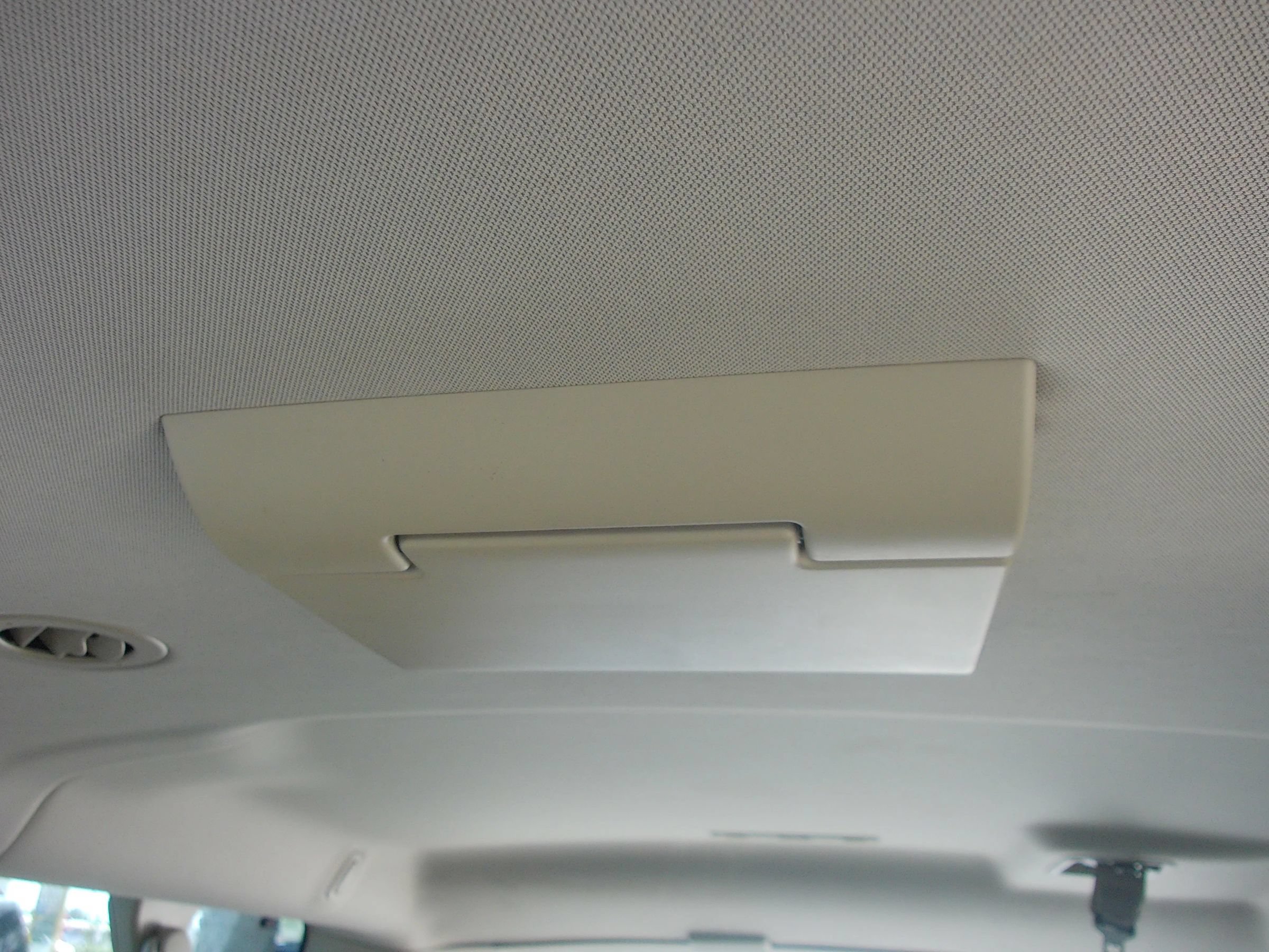 Used 2015 Chevrolet Suburban LTZ RWD image 38
