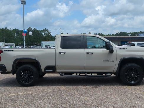 Used 2026 Chevrolet Silverado 2500 Custom w/ Custom Value Package AWD/4WD image 4