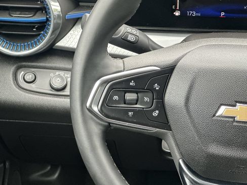 Used 2025 Chevrolet Trax LT w/ LT Convenience Package FWD image 20