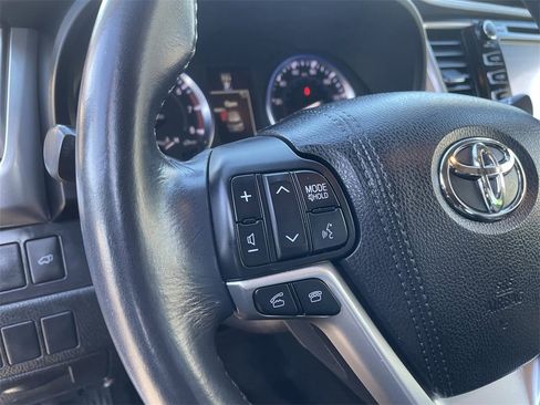 Used 2015 Toyota Highlander XLE image 22