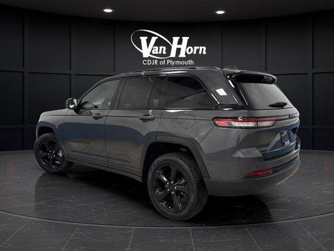 Used 2024 Jeep Grand Cherokee Limited w/ Luxury Tech Group II image 3