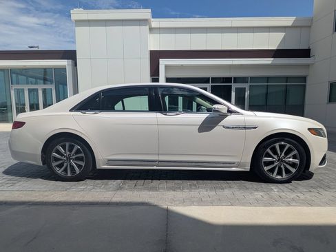Used 2019 Lincoln Continental Premiere FWD image 3