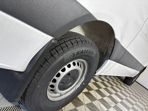 Used 2024 Mercedes-Benz Sprinter 2500 w/ Acoustic Package image 22