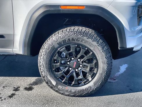 New 2026 GMC Canyon Elevation w/ LPO, Black Badging Package image 41