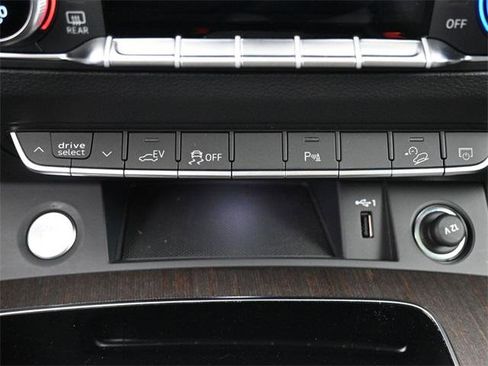 Used 2024 Audi Q5 e Premium Plus w/ Premium Plus Package image 24