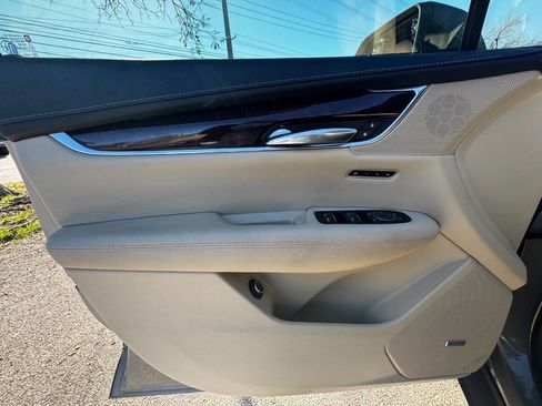 Used 2017 Cadillac XT5 Luxury w/ Driver Awareness Package image 13