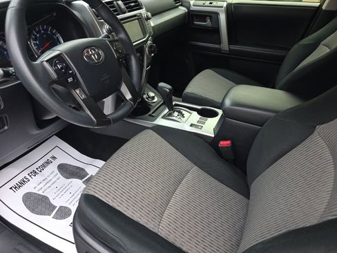 Certified 2018 Toyota 4Runner SR5 AWD/4WD image 11