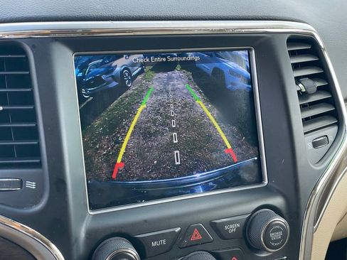 Used 2018 Jeep Grand Cherokee Limited image 22