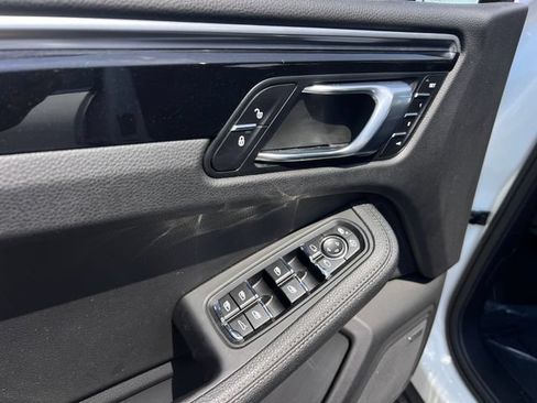 Used 2018 Porsche Macan w/ Premium Package Plus AWD/4WD image 12
