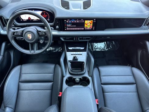 Certified 2025 Porsche Cayenne AWD/4WD image 6
