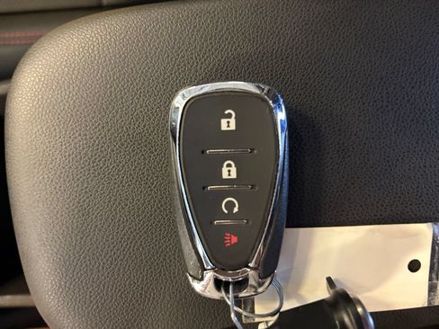 Used 2025 Chevrolet Trax RS w/ Sunroof Package FWD image 44
