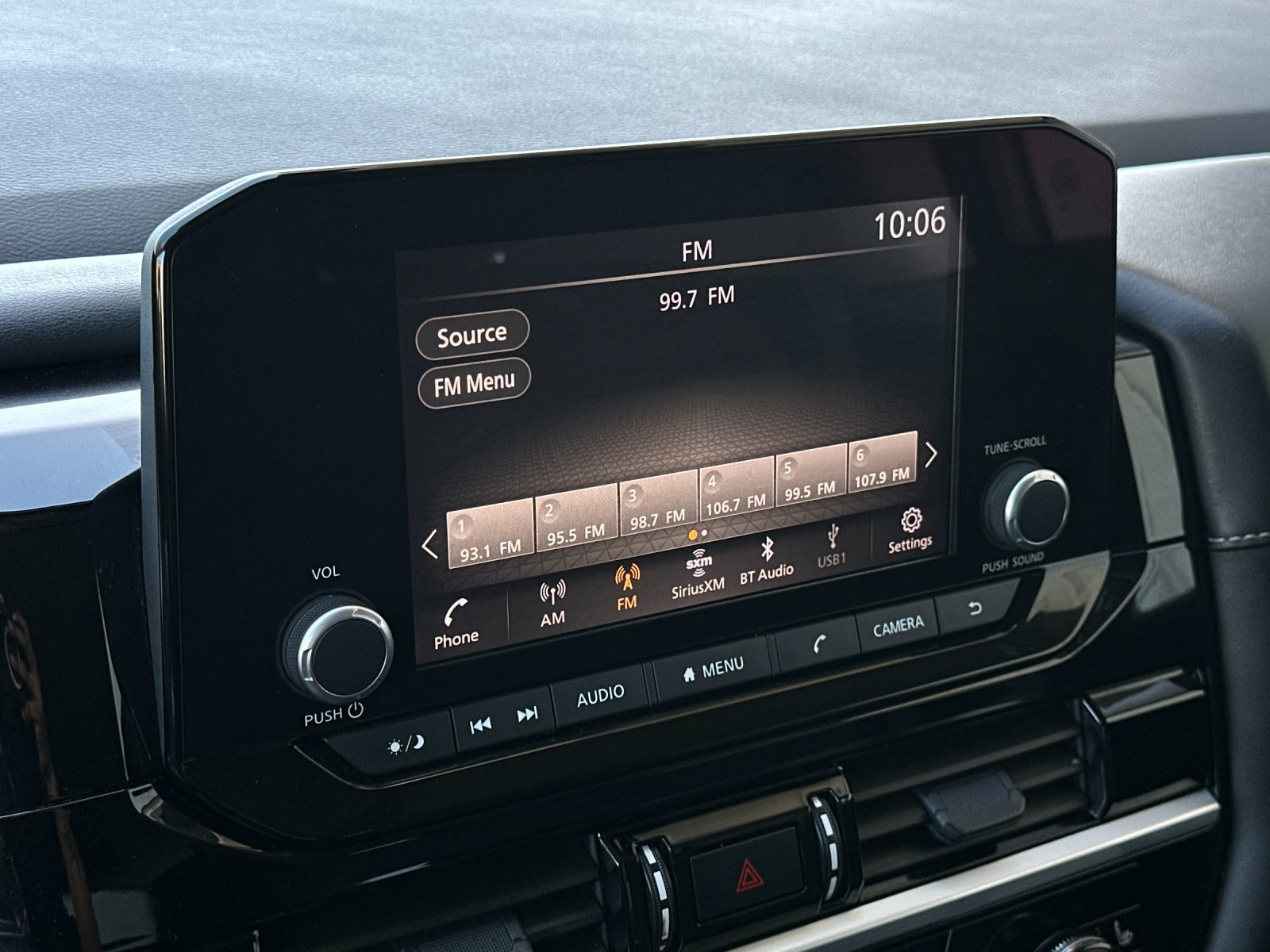 Used 2025 Nissan Pathfinder SV FWD image 17
