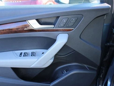 Used 2018 Audi Q5 2.0T Premium Plus w/ Premium Plus Package image 11