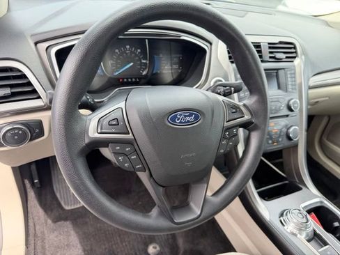Used 2018 Ford Fusion SE FWD image 10