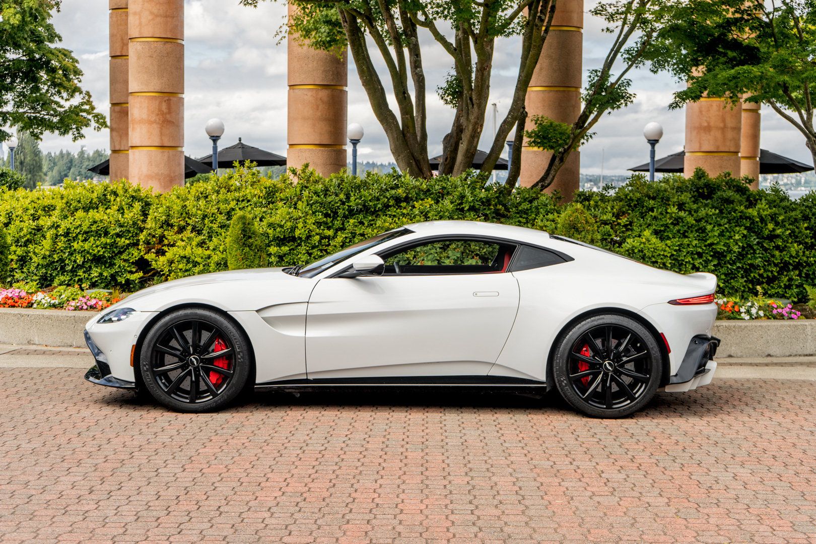 Used 2020 Aston Martin V8 Vantage Coupe RWD image 32