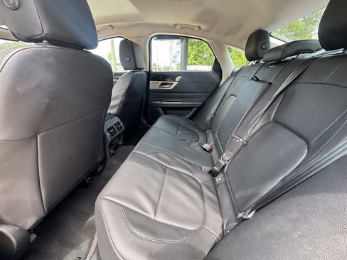 Used 2017 Jaguar XF Premium RWD image 12