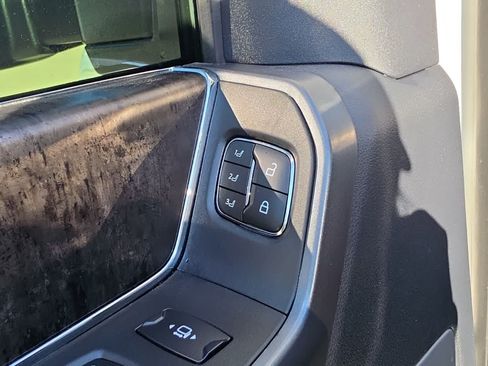 Used 2025 Ford F250 Lariat w/ Black Appearance Package AWD/4WD image 25