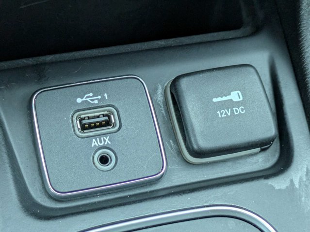 Used 2020 Jeep Cherokee Latitude Plus AWD/4WD image 22