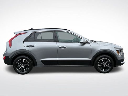 Used 2024 Kia Niro LX image 6