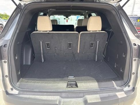 Used 2023 Chevrolet Traverse LS FWD image 5