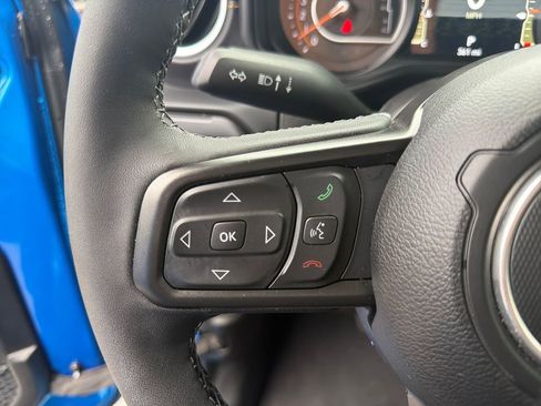 Used 2025 Jeep Gladiator Sport w/ Premium Package image 25