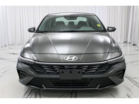 Used 2024 Hyundai Elantra Blue FWD image 3