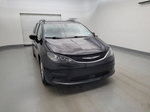 Used 2021 Chrysler Voyager Lxi FWD image 14