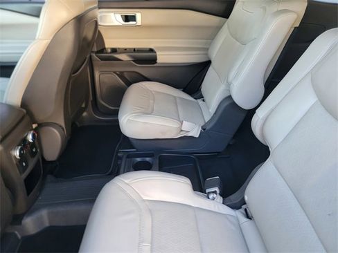 Used 2020 Ford Explorer Platinum w/ Premium Technology Package image 12
