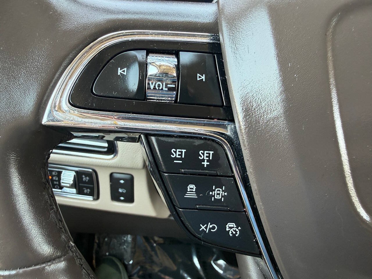 Used 2022 Lincoln Navigator Reserve AWD/4WD image 40