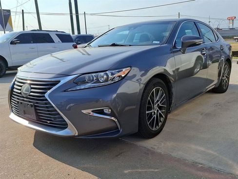 Used 2017 Lexus ES 350 w/ Luxury Package FWD image 4
